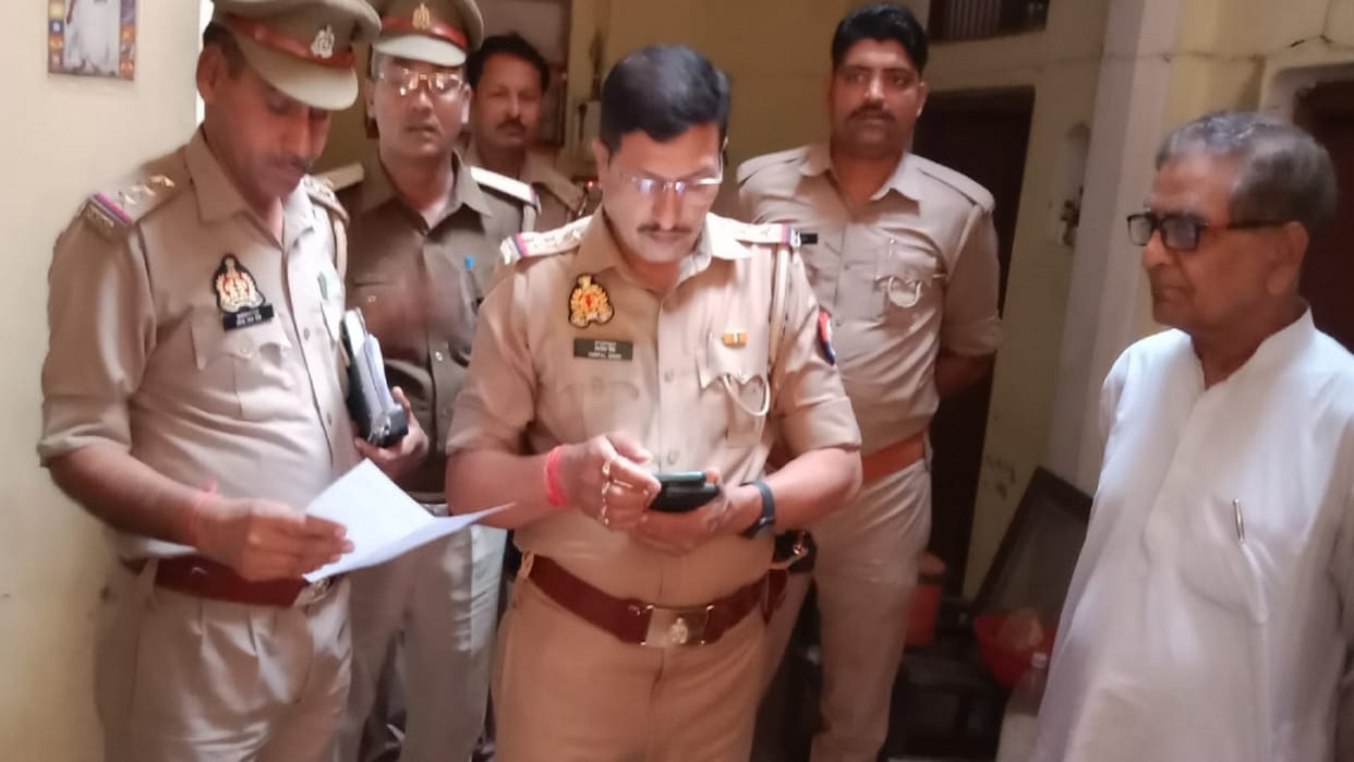 Constable posted in Alapur police station hanged himself
