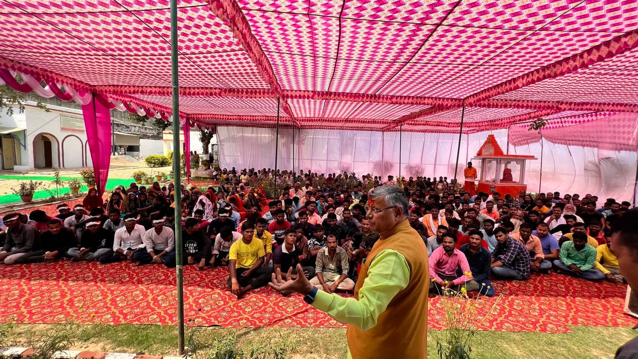 UP Jail minister Dharamveer Prajapati interacted with the prisoners in mirzapur district jail