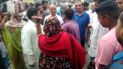woman slapped and kicked Shohda for molesting her In Bharatpur
