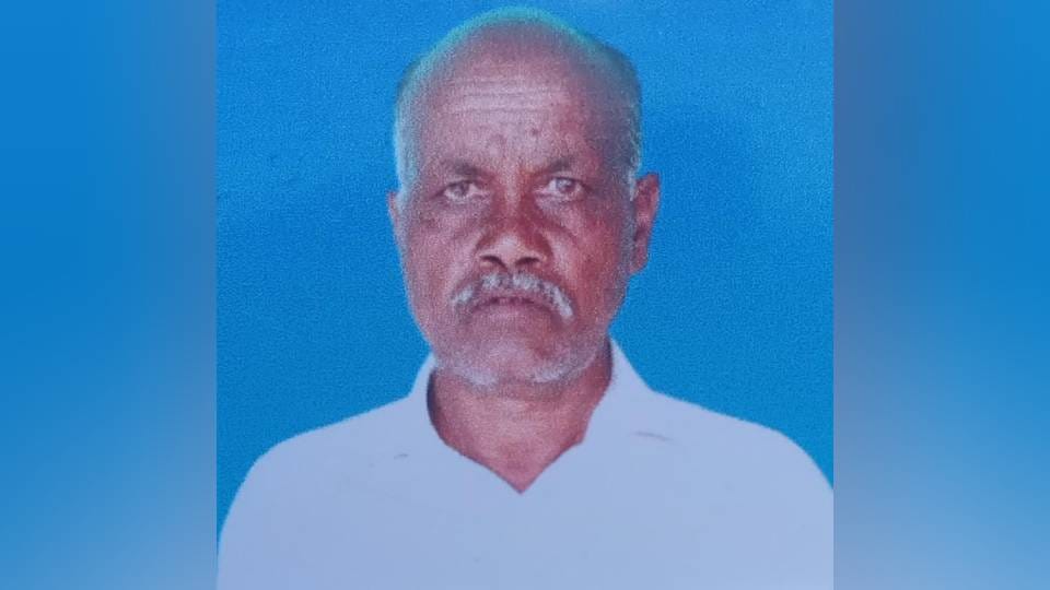 Auto overturned after colliding with bike in Etah father died in while five were injured including mother