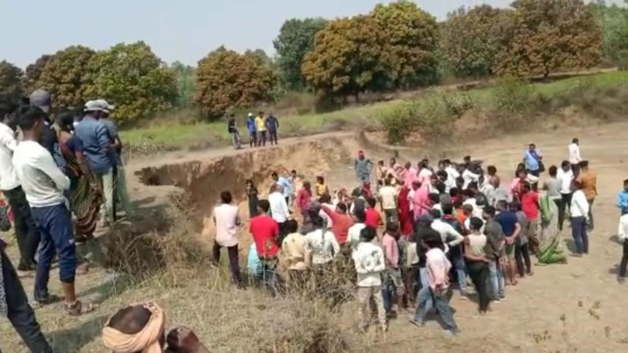 Muram mine collapses in Jharousi of Shahdol district, two laborers died due to being buried