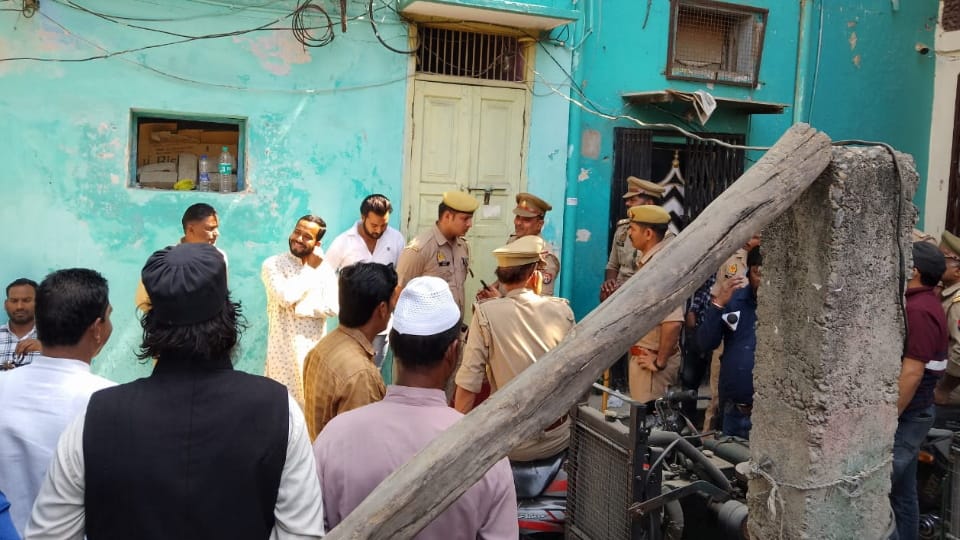 Maulana tauqeer raza house arrest tiranga yatra could not start heavy police force deployed outside house