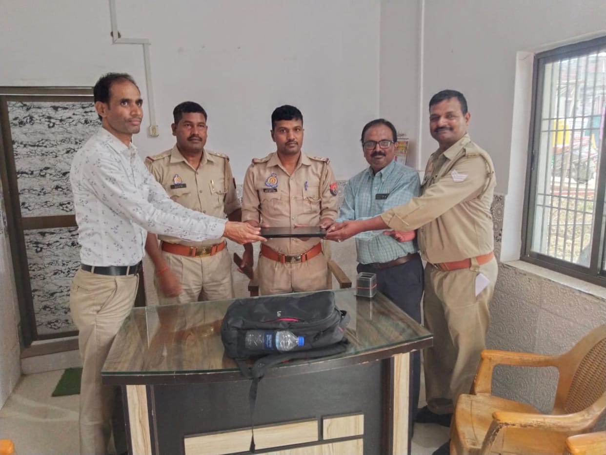 laptop left in car of Flight passenger at varanasi airport police returned it in few hours