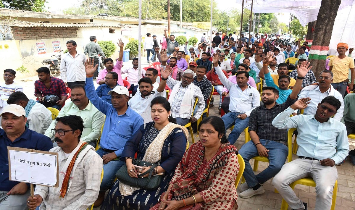 power corporation employees boycott work in varanasi warning of 72 hour strike