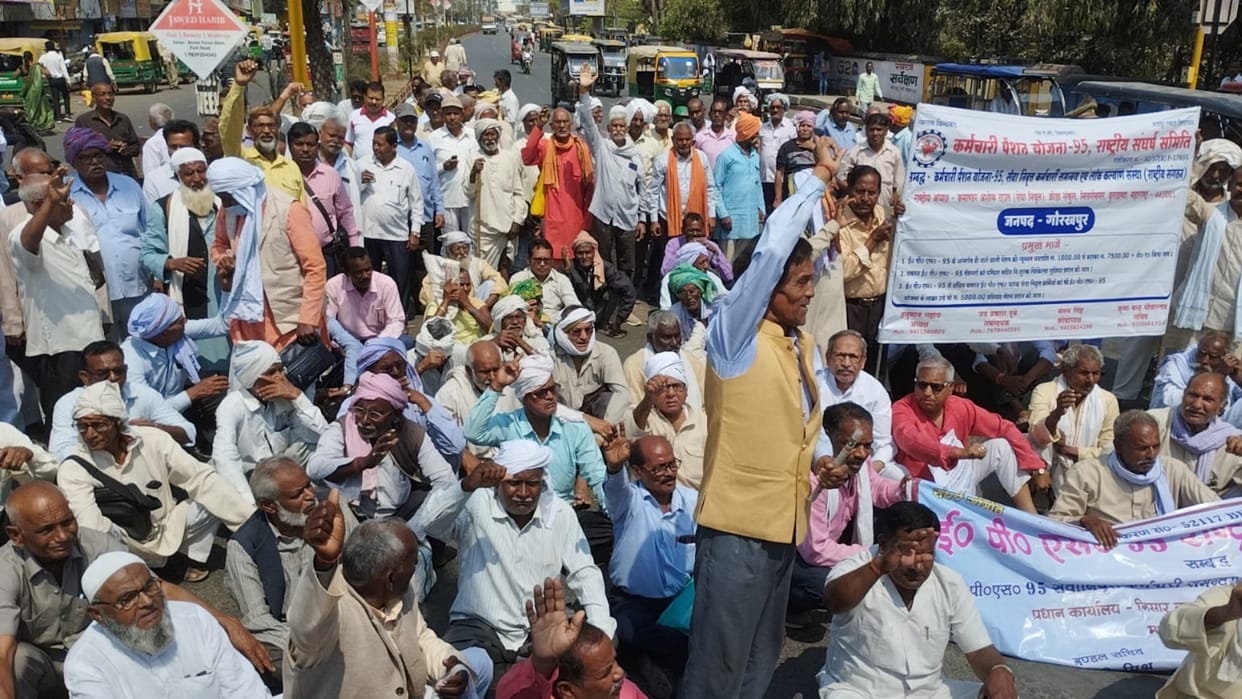 Demonstration of roadways pensioners regarding demands