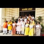 विधानसभा परिसर में प्रदर्शन करते भाजपा विधायक