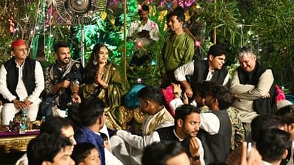 Akhilesh Yadav in Swara Bhaskar and Fahad Ahmad marriage.