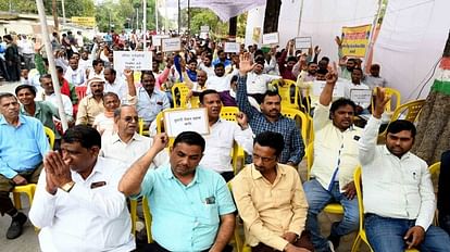 Electricity Workers Strike:72 घंटे की हड़ताल पर गए बिजली कर्मी, वाराणसी  समेत यूपी में गहरा सकता है बिजली संकट - Electricity Workers Strike For 72  Hours From Tonight Power Crisis May Deepen