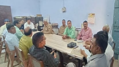 बैठक में यूपी माध्यमिक संघ के शिक्षक