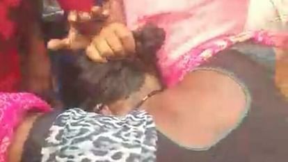 Bihar: औरंगाबाद में रुपया लेकर भाग रही महिला स्नैचर्स से जीविका दीदी भिड़ी, किया पुलिस के हवाले औरंगाबाद में रुपया लेकर भाग रही महिला स्नैचर्स से जीविका दीदी भिड़ी