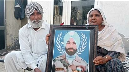 Martyr jawan parents names removed from ration card list in Moga of Punjab