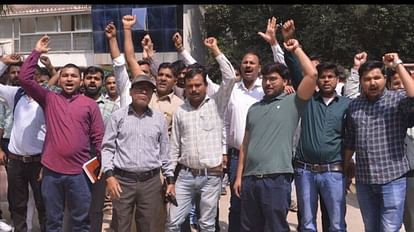 बिजली कर्मचारियों की हड़ताल: जिम्मेदारी आईएएस की, खामियाजा कर्मियों के हिस्से, सीधी तैनाती भी है गुस्से की वजह सांकेतिक तस्वीर