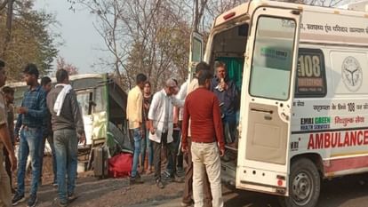 Sonbhadra: मुंबई से युवक का शव लेकर आए एंबुलेंस को बनाया बंधक, इतने रुपये मुआवजा लेने के बाद छोड़ा मुंबई से शव लेकर आया एंबुलेंस