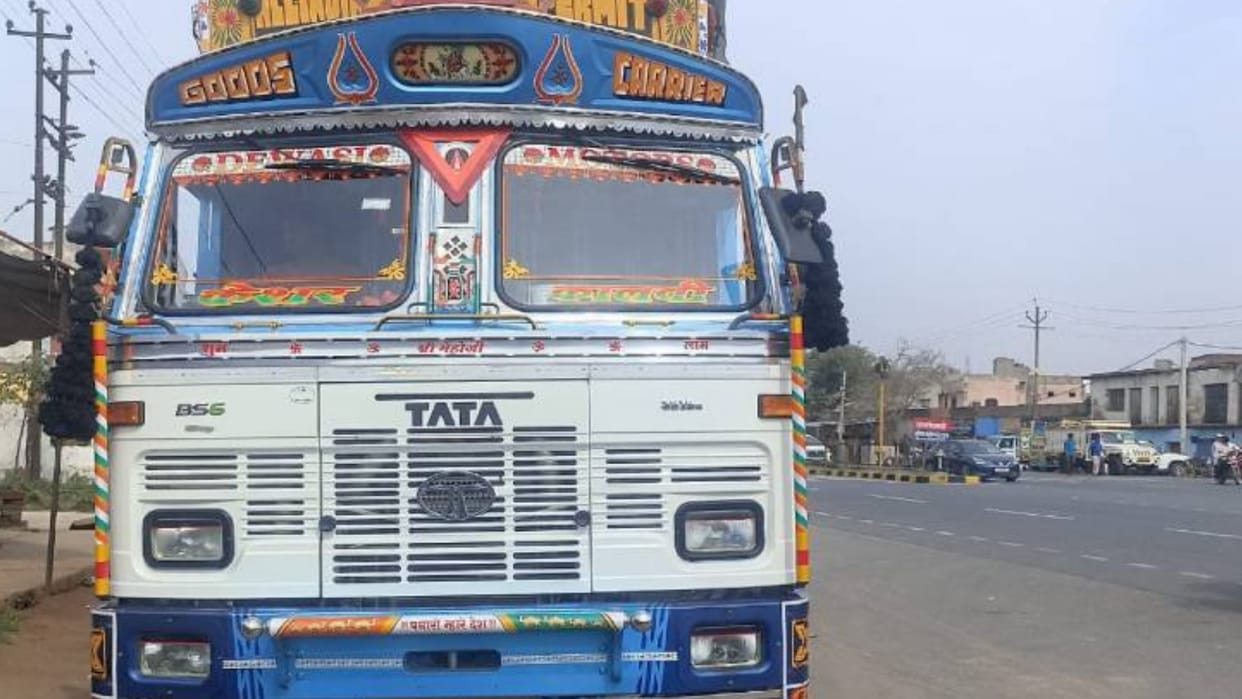 UP News: Mafia tries to run over mining officer with truck in Baghpat district
