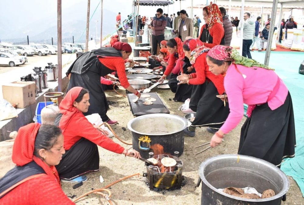 Uttarakhand Assembly Session 2023: CM Dhami Eat Millets and coarse grain Dishes in Bhararisain Ann Bhoj