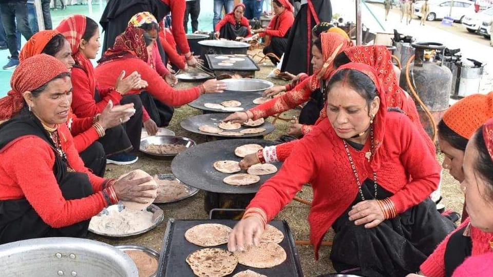 Uttarakhand Assembly Session 2023: CM Dhami Eat Millets and coarse grain Dishes in Bhararisain Ann Bhoj