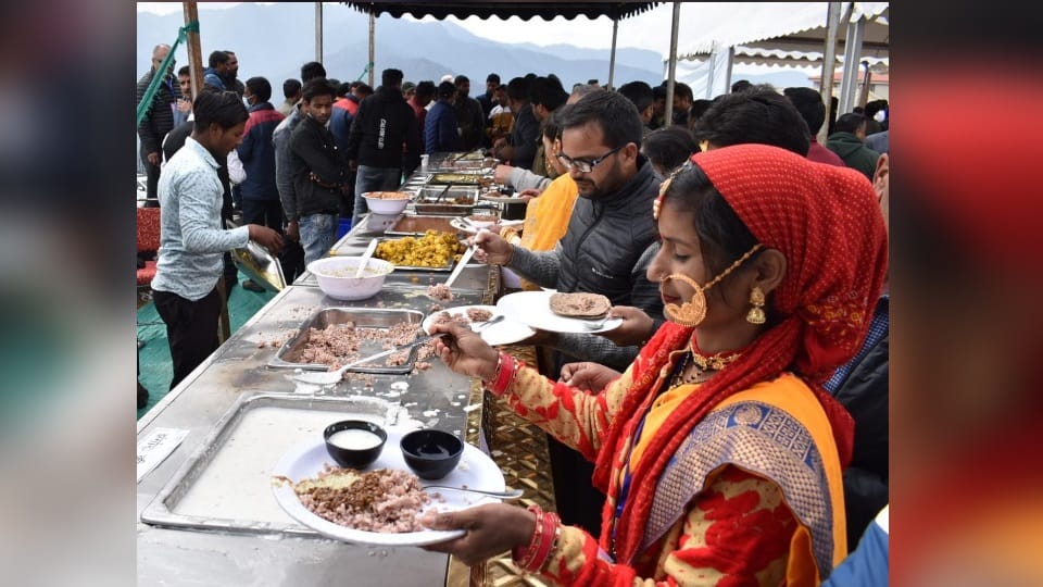 Uttarakhand Assembly Session 2023: CM Dhami Eat Millets and coarse grain Dishes in Bhararisain Ann Bhoj