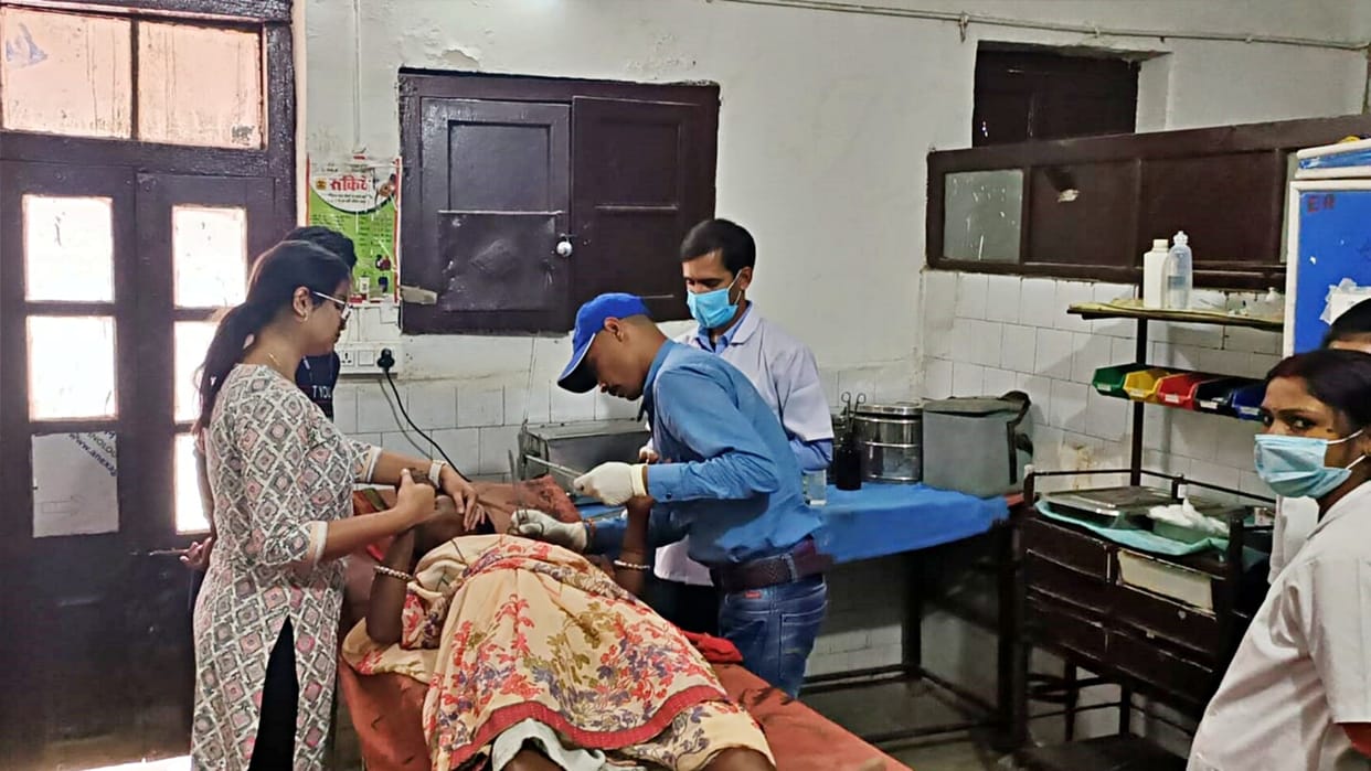 Bihar Crime Brother stabs sister chest in affair of wife in muzaffarpur