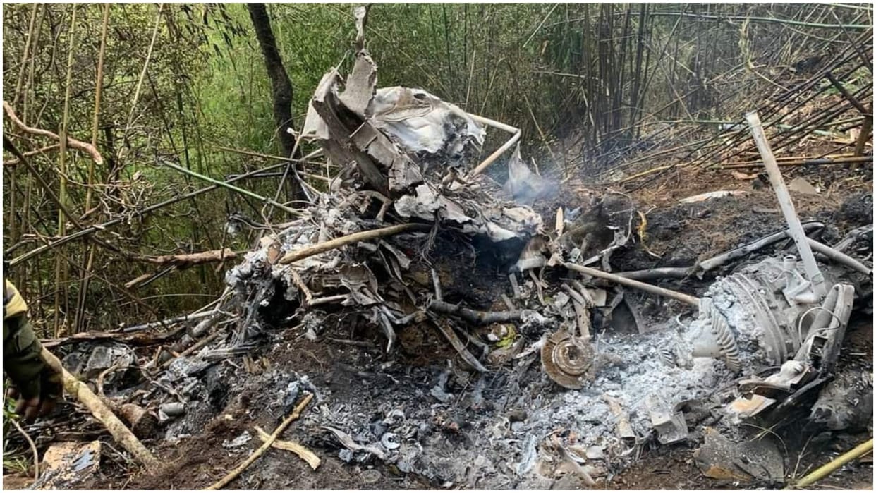 Indian Army Cheetah Helicopter Crashes in Arunachal Pradesh, Two Pilots Missing News in Hindi