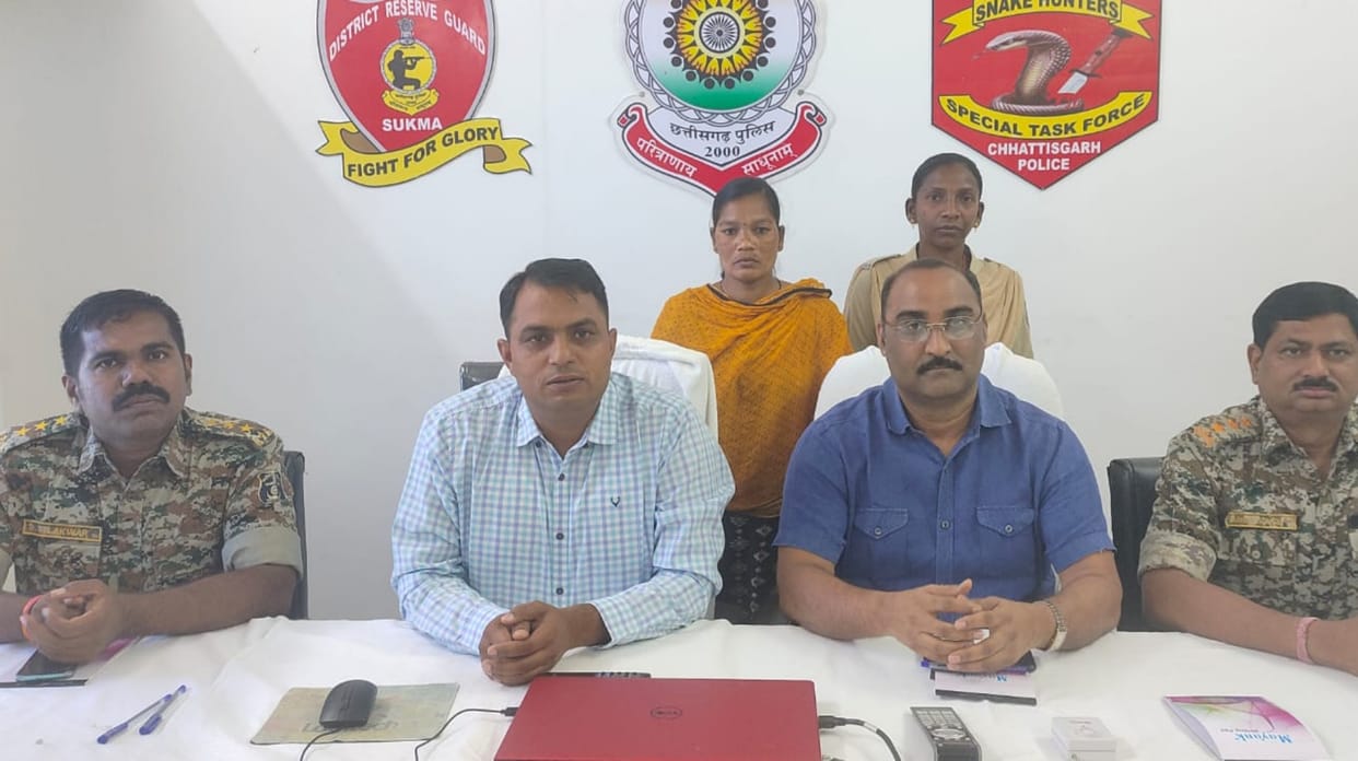 five lakh rewardee female naxalite surrendered in chhattisgarh sukma