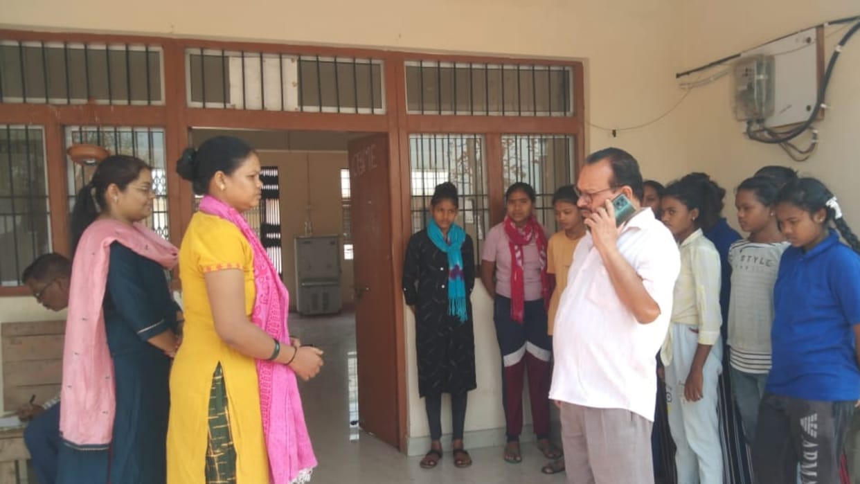 show cause notice to girls hostels superintendents in balodabazar