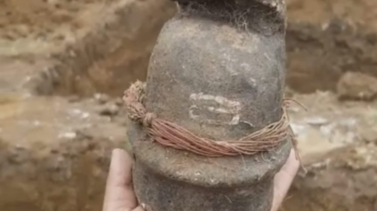 chhattisgarh villagers gathered to worship shivling during excavation in balod