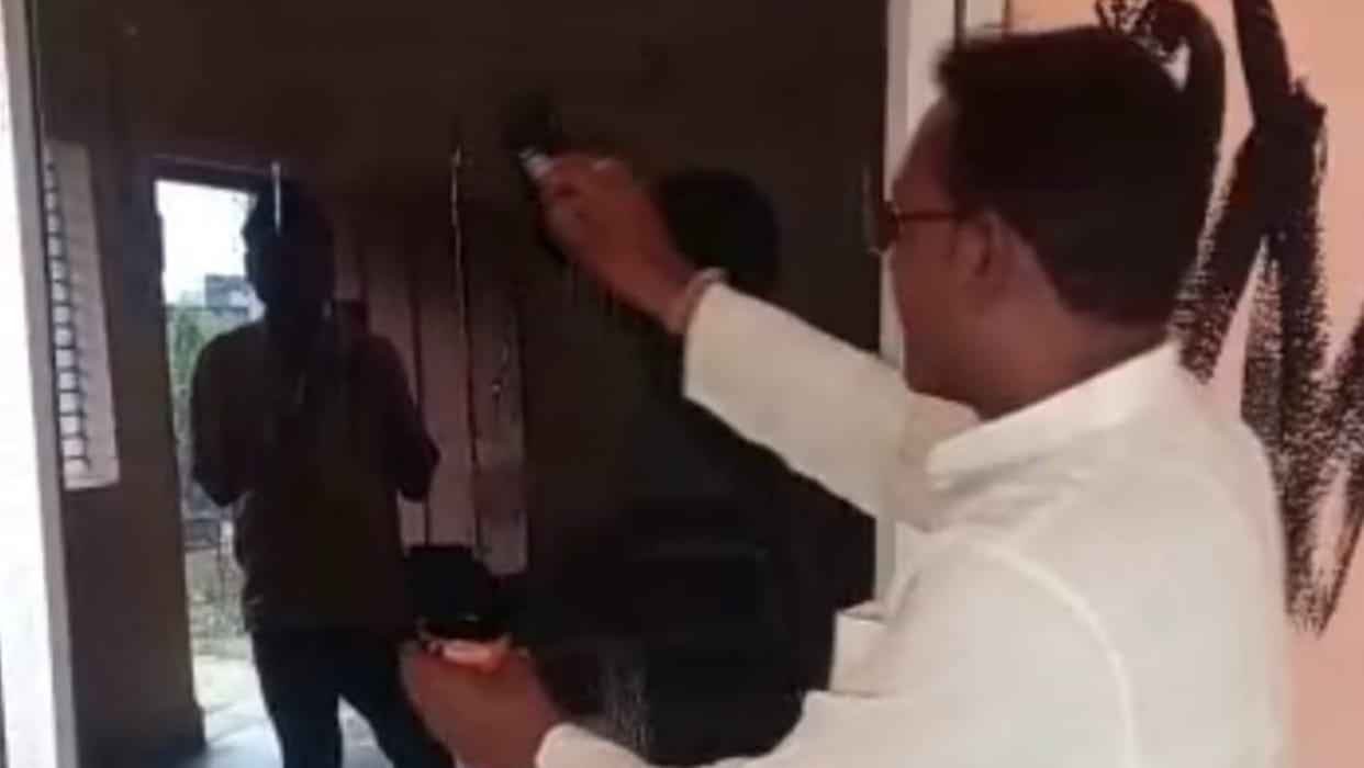 chhattisgarh bjp parshad sooted on takhatpur nagar palika walls in bilaspur