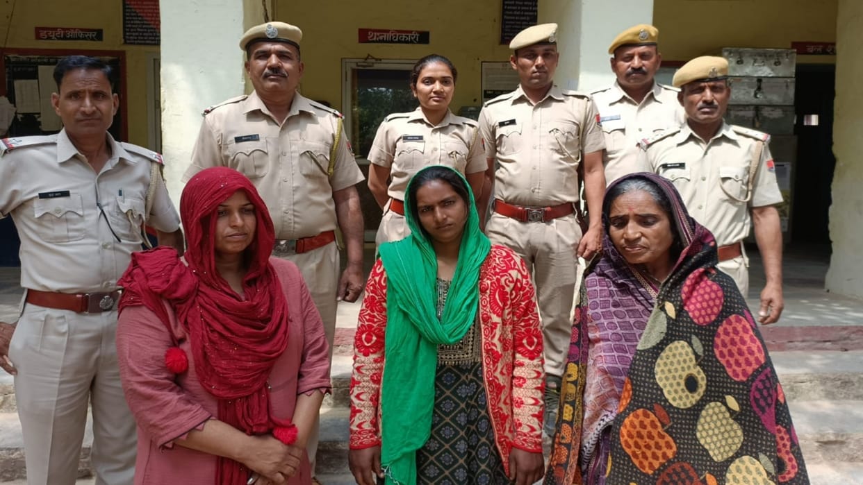 Chittorgarh Three women arrested along with four kg 700 grams of illegal opium