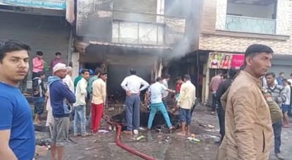 मेडिकल स्टोर में लगी आग