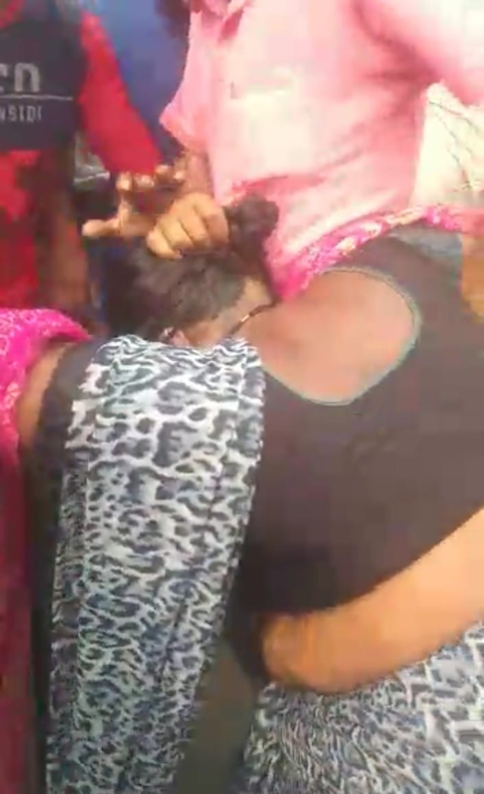 Bihar: Jeevika Didi confronts female snatchers running away with money in Aurangabad, handed over to police