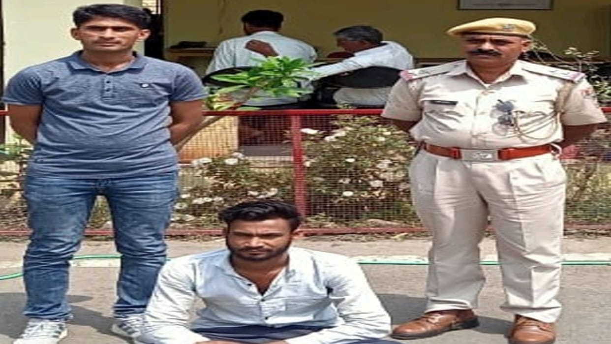 Jhalawar Accused of raping a minor arrested was raping for four years by threatening to make photo-video viral