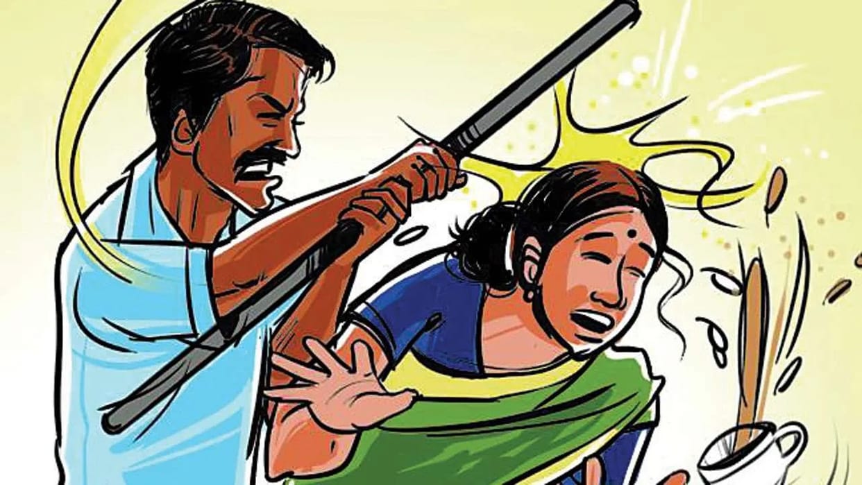 Husband and mother in law made daughter in law bleed in Etawah, dispute over not giving bike key