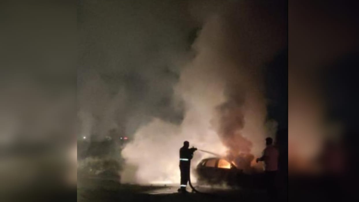 Fire broke out in car riders saved their lives by running away