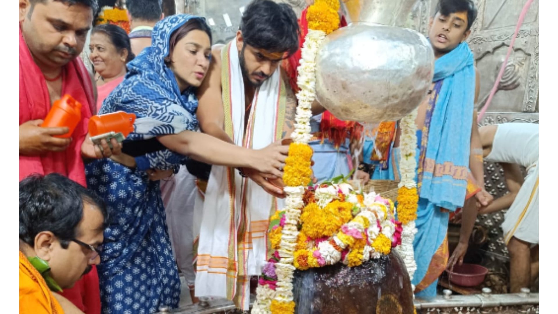 Ujjain Mahakal: Indian cricketer Nitish Rana reached the shelter of Mahakal, worshiped Baba with his family