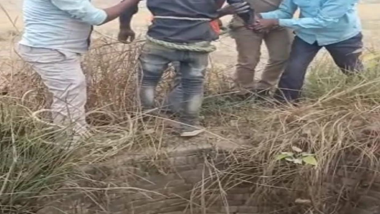 Two youths gang-raped his girlfriend in front of her lover, threw her into the well on protest