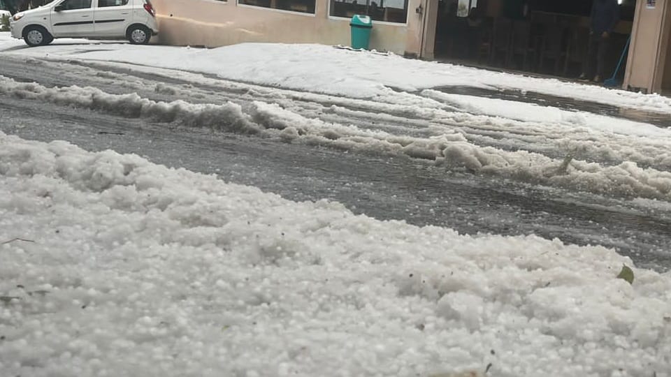 Uttarakhand Weather: Heavy Rainfall and Hailstorm in Mussoorie Like Snowfall Photos