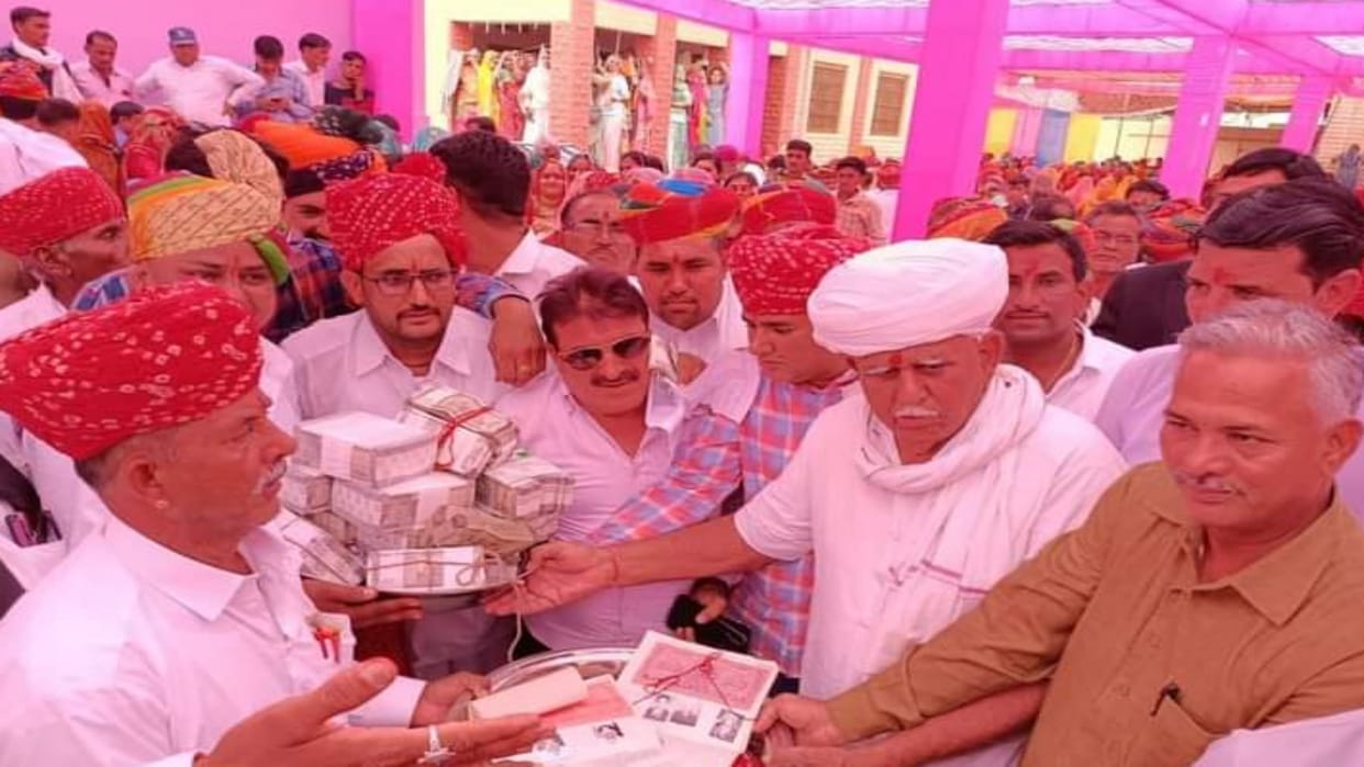 Nagaur Myra became a topic of discussion farmer brothers gifted a trolley-tractor filled with millet