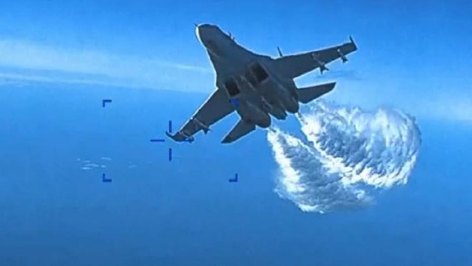 Russian fighter jet dropped fuel on American drone from behind see video