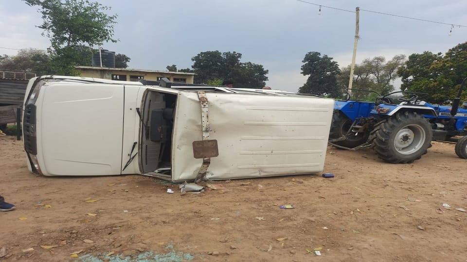 Tehsildar Bolero overturned uncontrollably narrowly escaped got minor injured