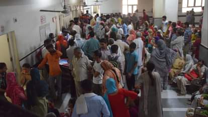 PGIMS की OPD में अपनी बारी का इंतजार करते मरीज और परिजन।