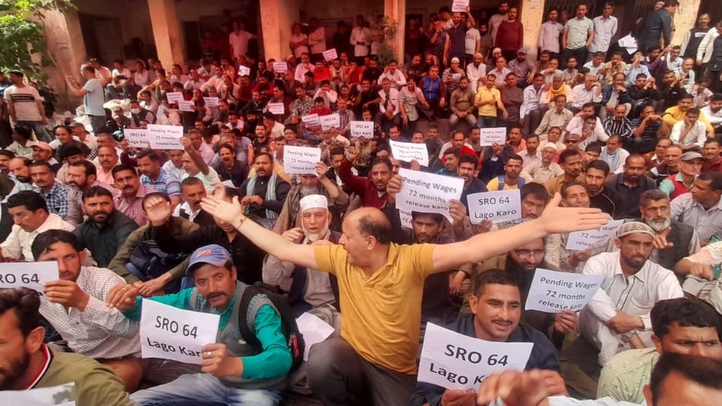 Jammu: 22 thousand dailywazers workers of Jal Shakti Department started the strike