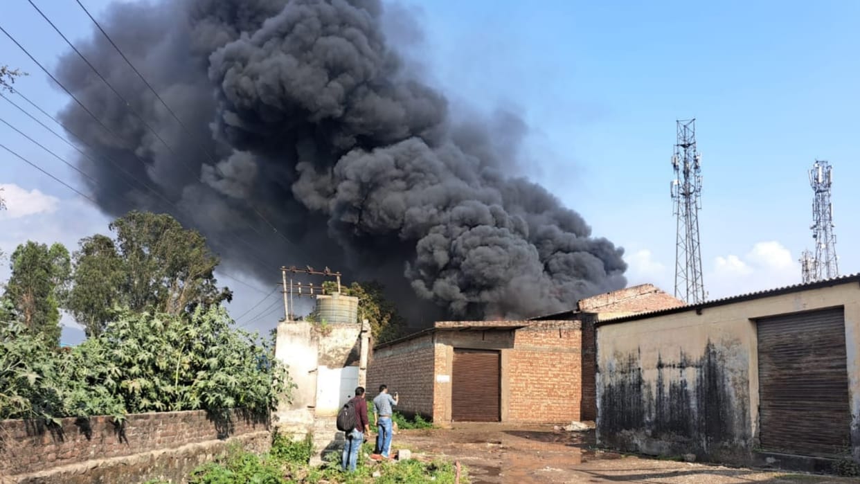 fire breaks out in chemical store in Baddi himachal pradesh