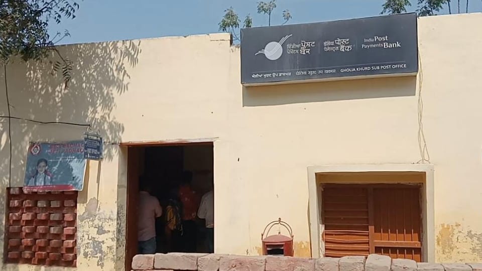 Assistant Sub Post Master shot at post office of Gholia Khurd in Moga