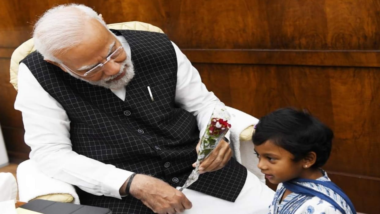 PM Modi asked a three-year-old girl - where do I work, know what was the answer