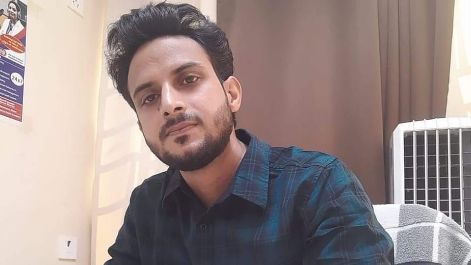 Psychologist who was missing since holi dead body found in Ganga met with accident during photo session drown