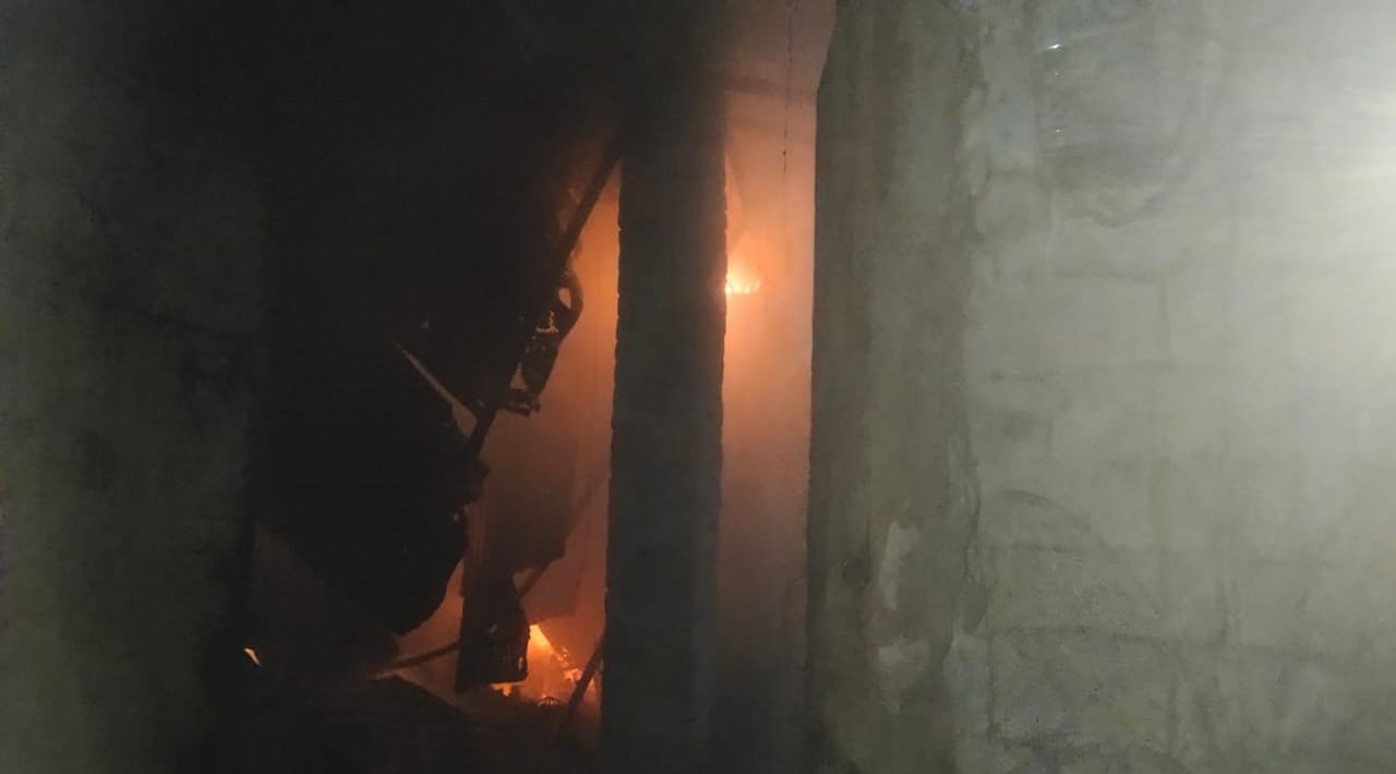 Fierce fire in electronics goods warehouse in varanasi goods worth lakhs burnt to ashes