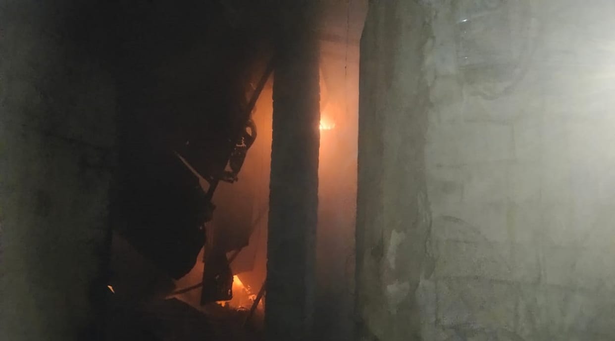 Fierce fire in electronics goods warehouse in varanasi goods worth lakhs burnt to ashes