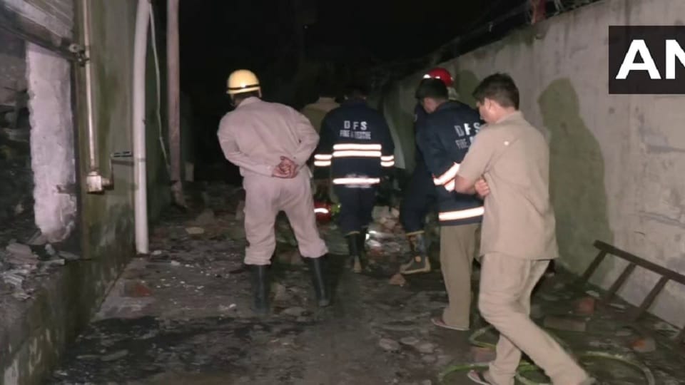 Delhi : Fire in a mattress factory in Siraspur Industrial area