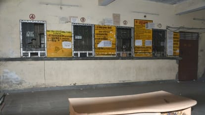 Hathras News: बिजली दफ्तरों से हटाए भूतपूर्व सैनिक, अलीगढ़ मंडल में 156 कर्मियों की गई नौकरी Ex servicemen removed from electricity offices