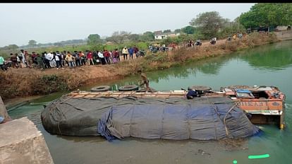 truck carrying chicken feed went uncontrolled and overturned in the canal in Janjgir Champa